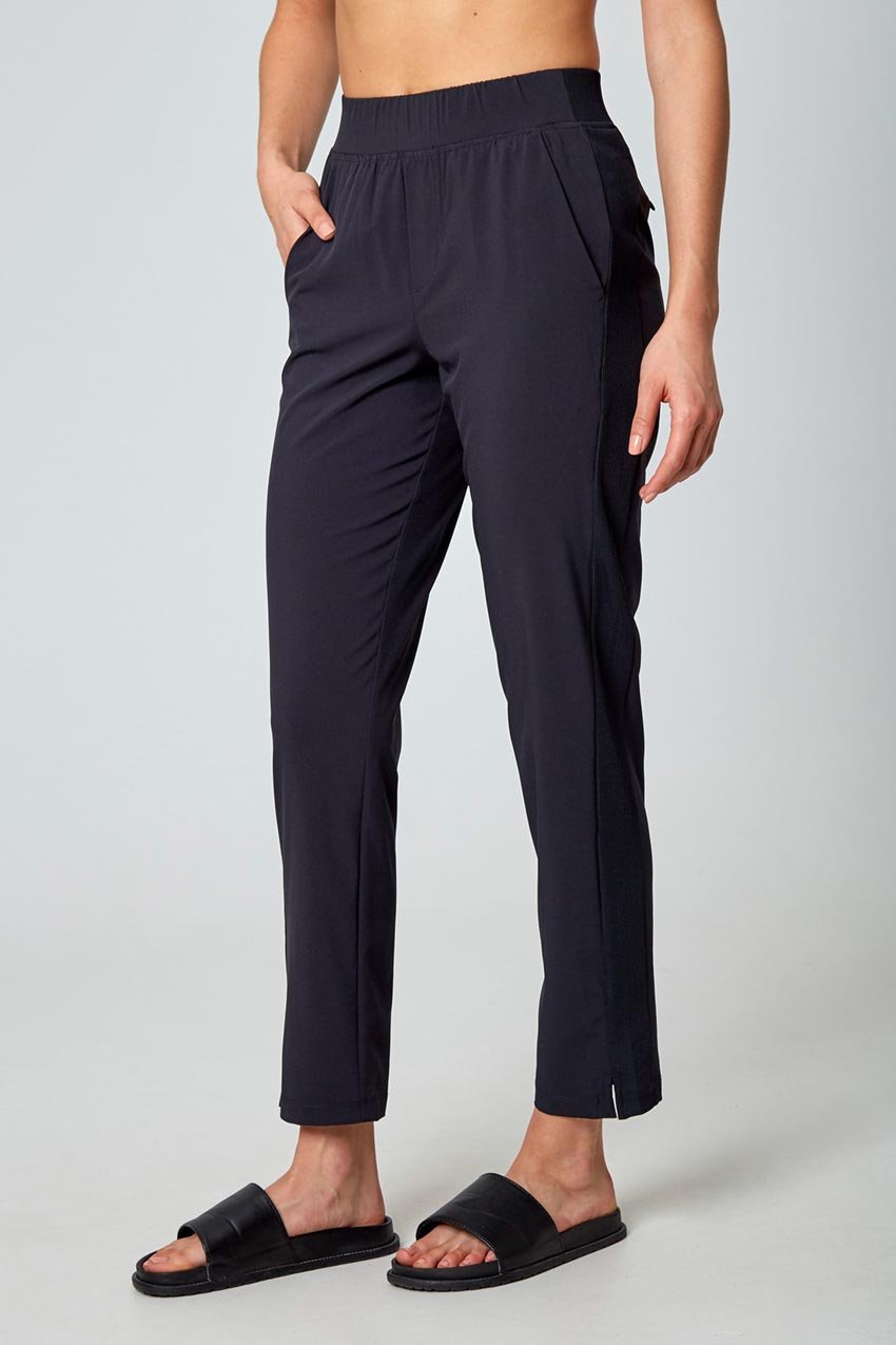 Mondetta Ladies Woven Slim Pant in Black