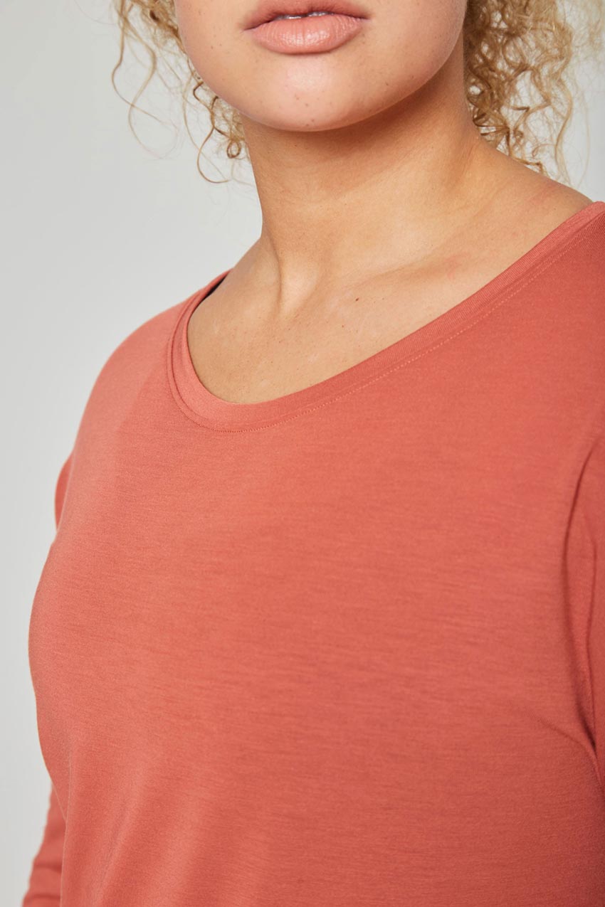 Liberate Dynamic Cover-Up Anti-Stink Long Sleeve Top
