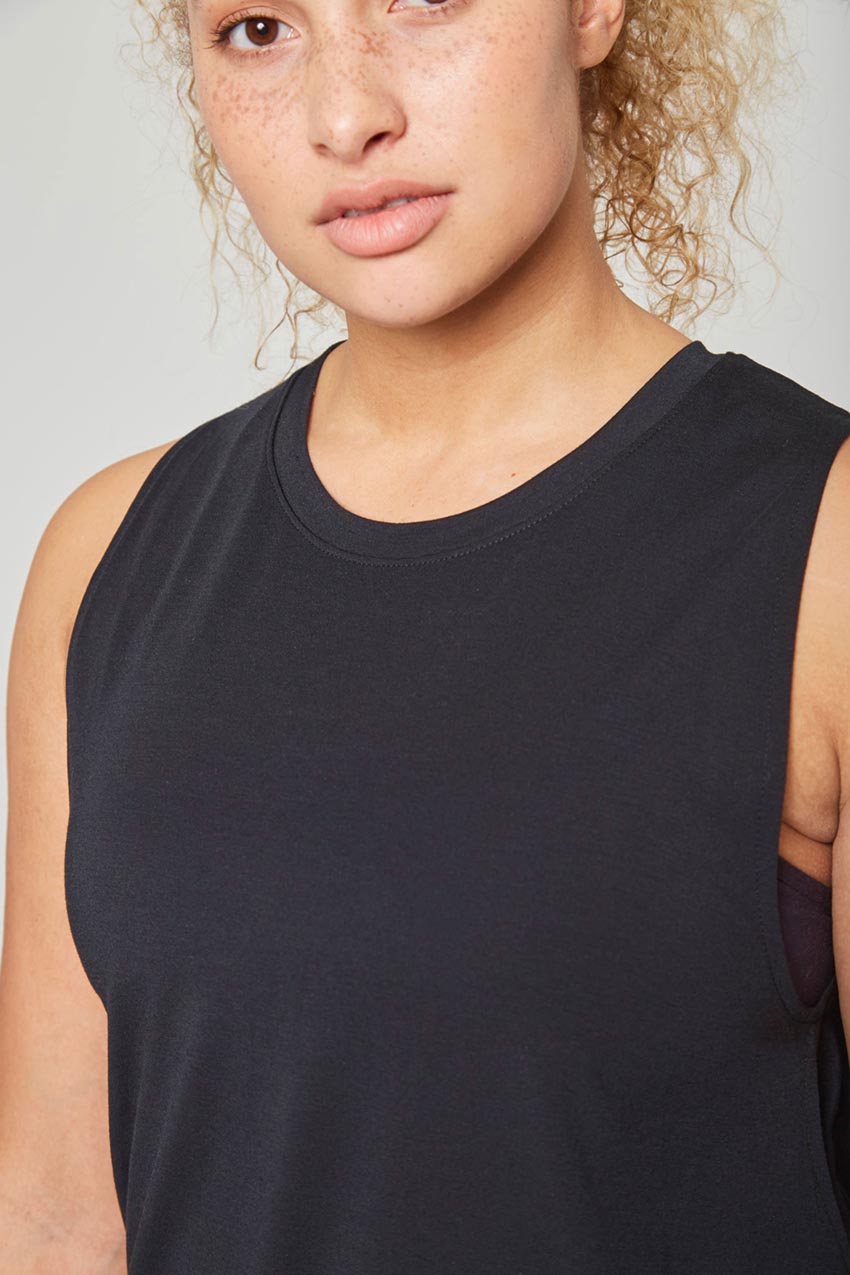 Maddy Dynamic Recycled Side Twist Anti-Stink Tank Top