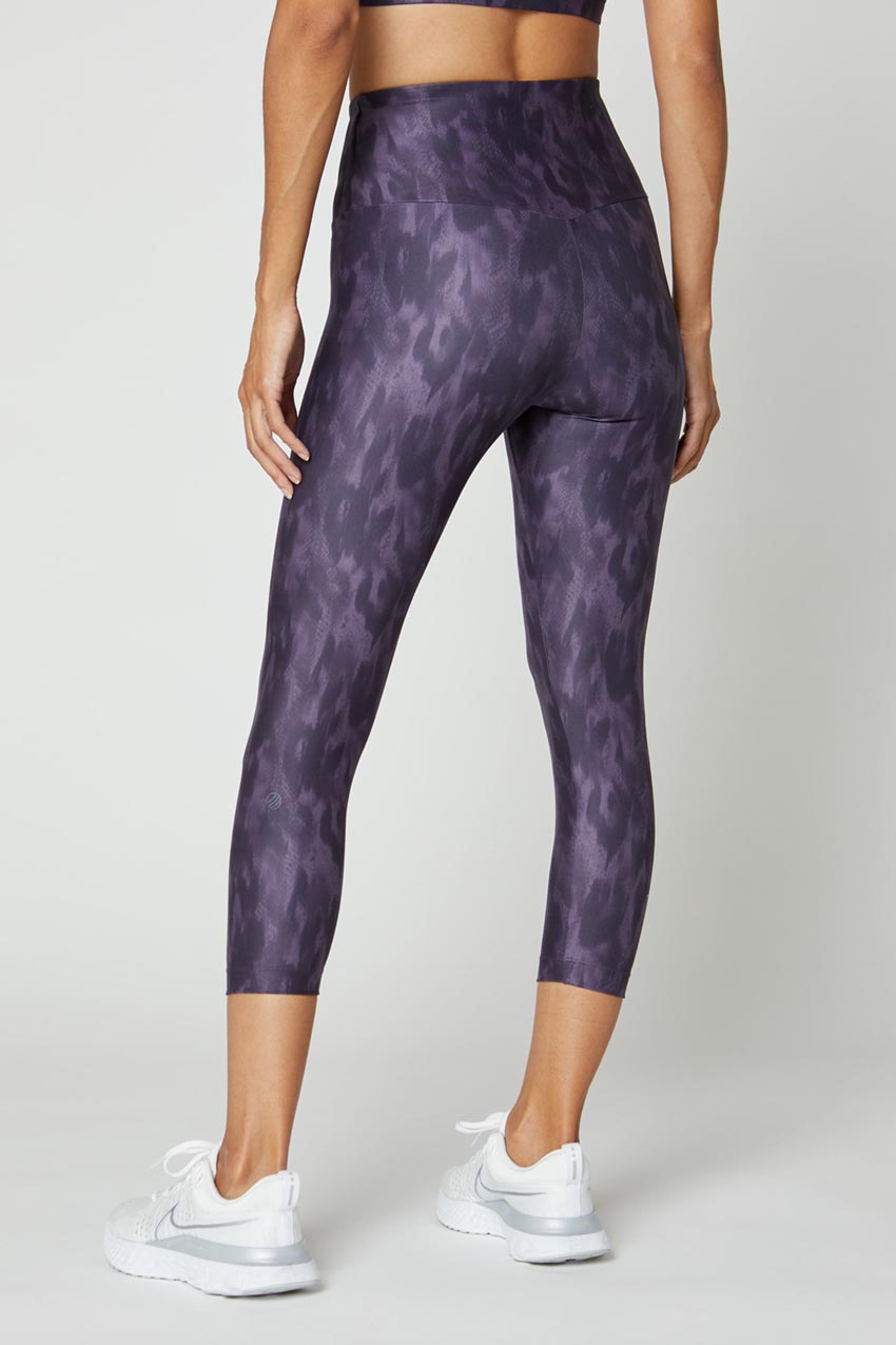 Illuminate Pursuit Recycled High-Waisted 21" Capri