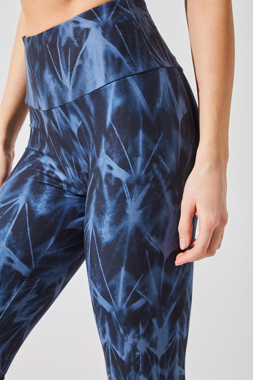 Strive Recycled High Waisted 7/8 Printed Legging