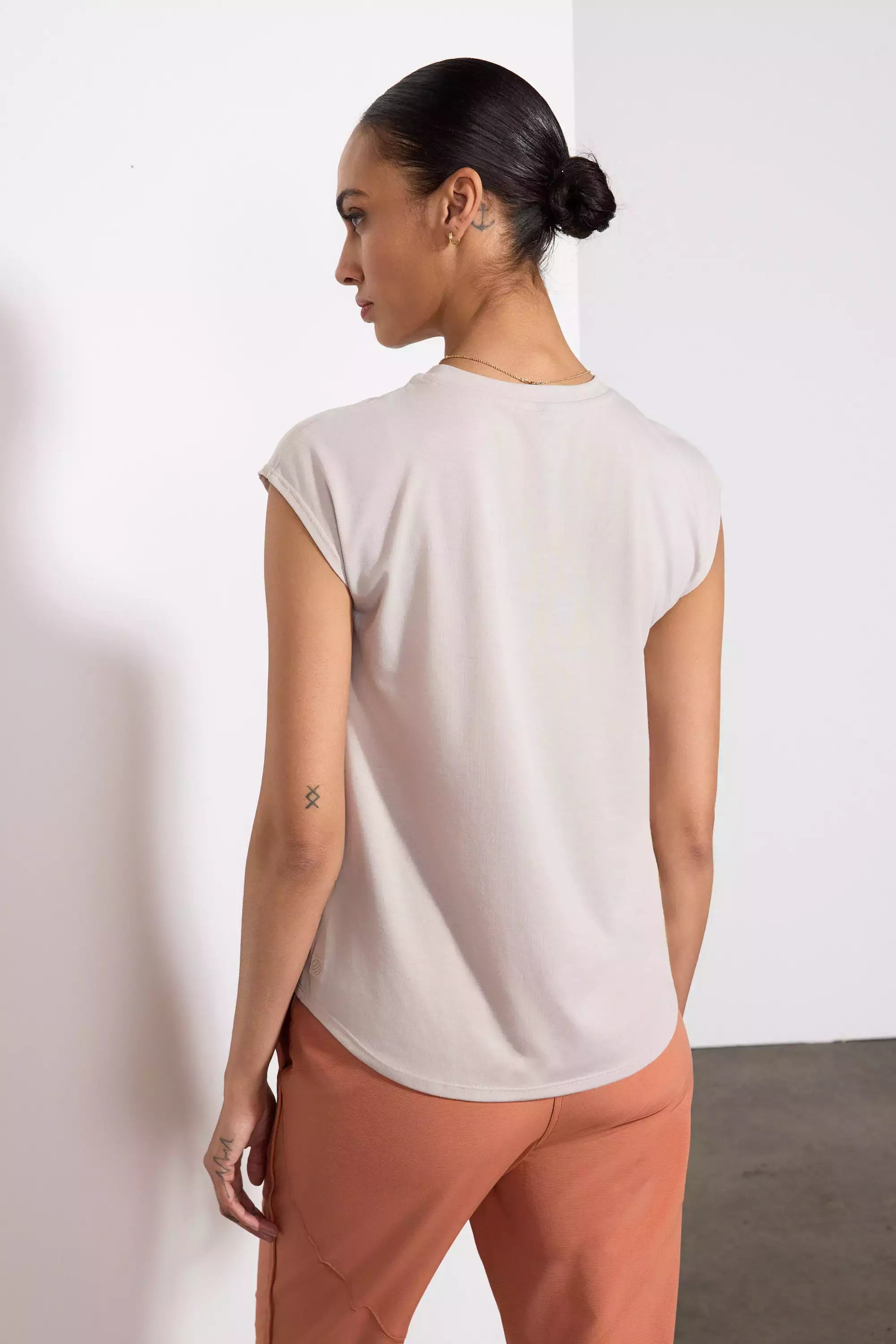 Performance Knit Sleeveless Tee - Stone