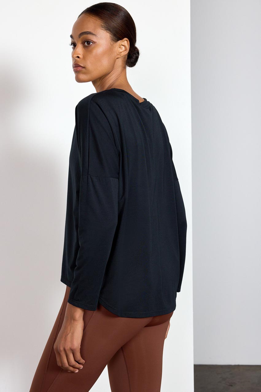 Dynamic Recycled Polyester V-Neck Relaxed Long Sleeve Shirt