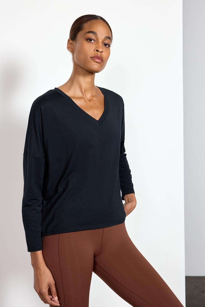 Dynamic Recycled Polyester V-Neck Relaxed Long Sleeve Shirt