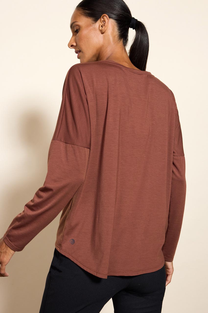 Dynamic Recycled Polyester V-Neck Relaxed Long Sleeve Shirt