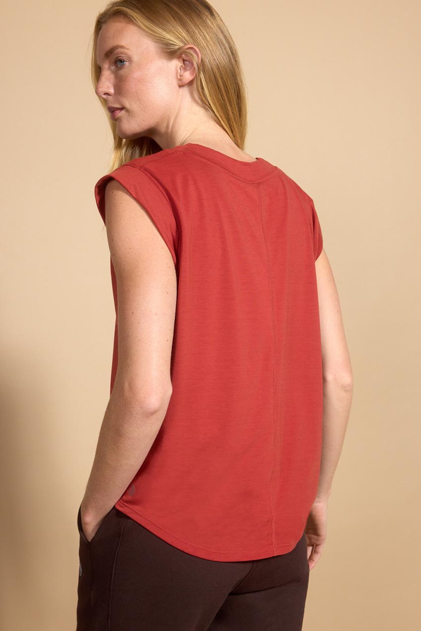 Dynamic Recycled Polyester V-Neck Cap Sleeve T-Shirt – Sale