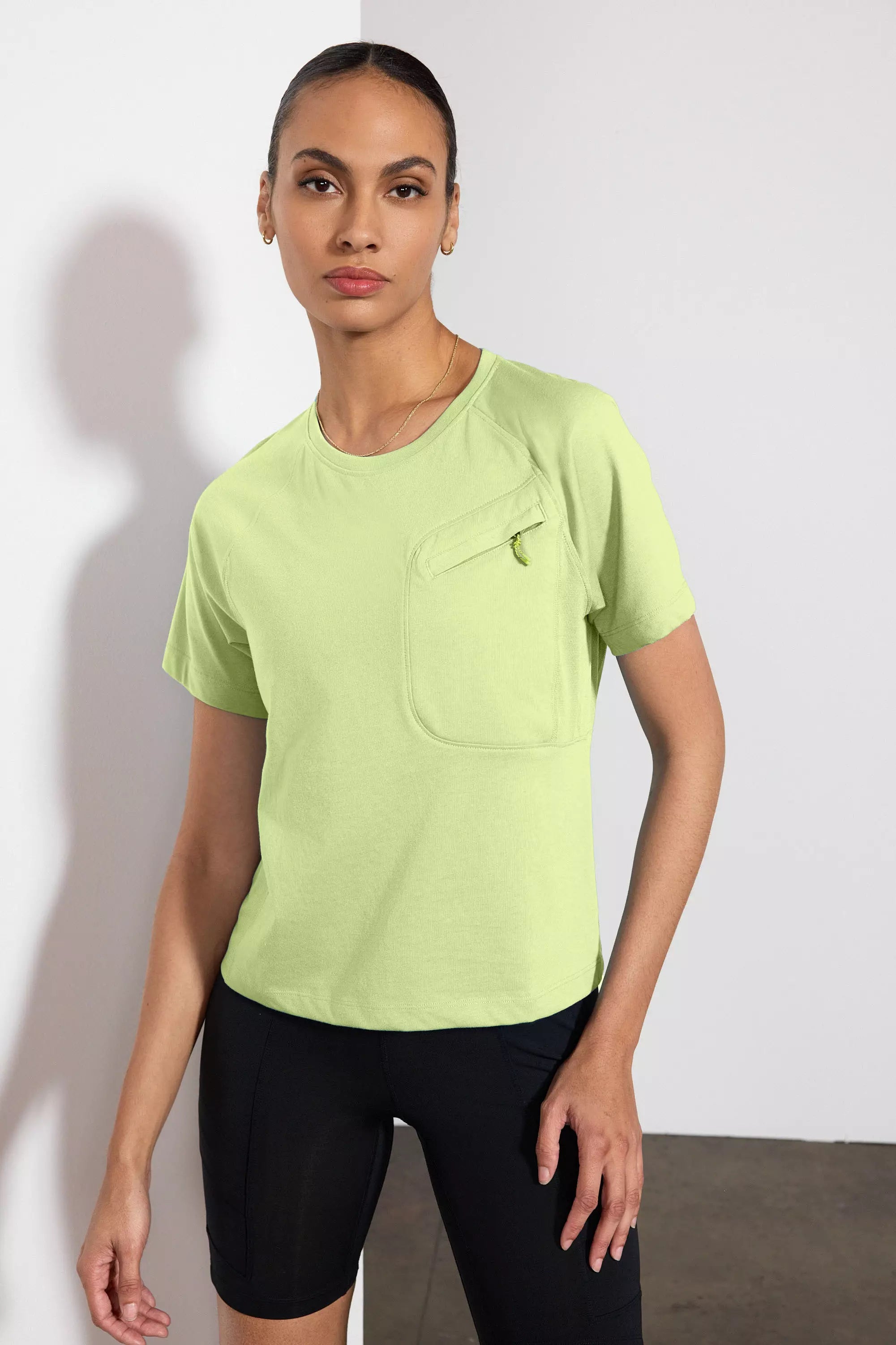 Atteignez le tee-shirt de poche avec panneau de maille - Shadow Lime