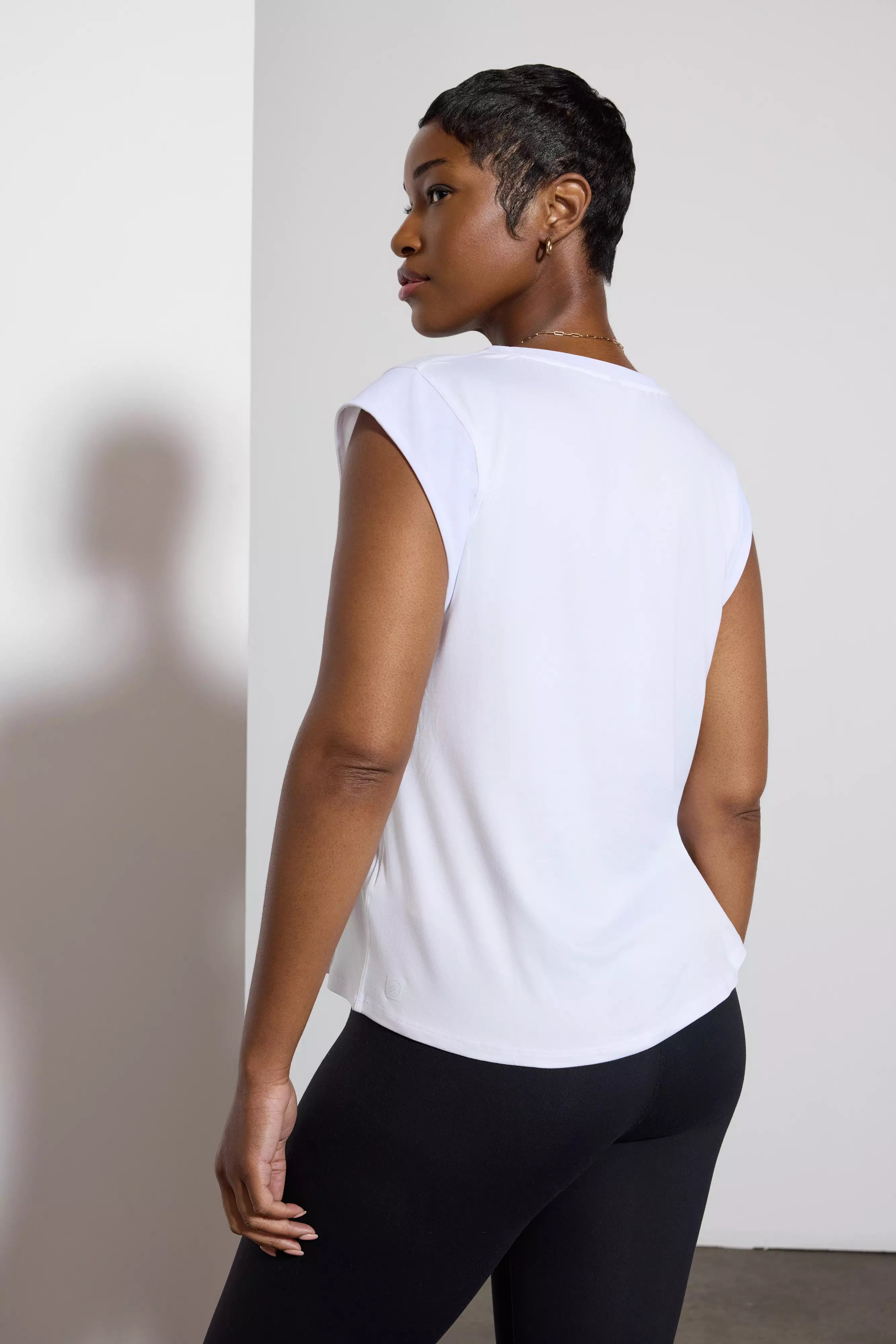 Pace Relajado Fit Tee - White