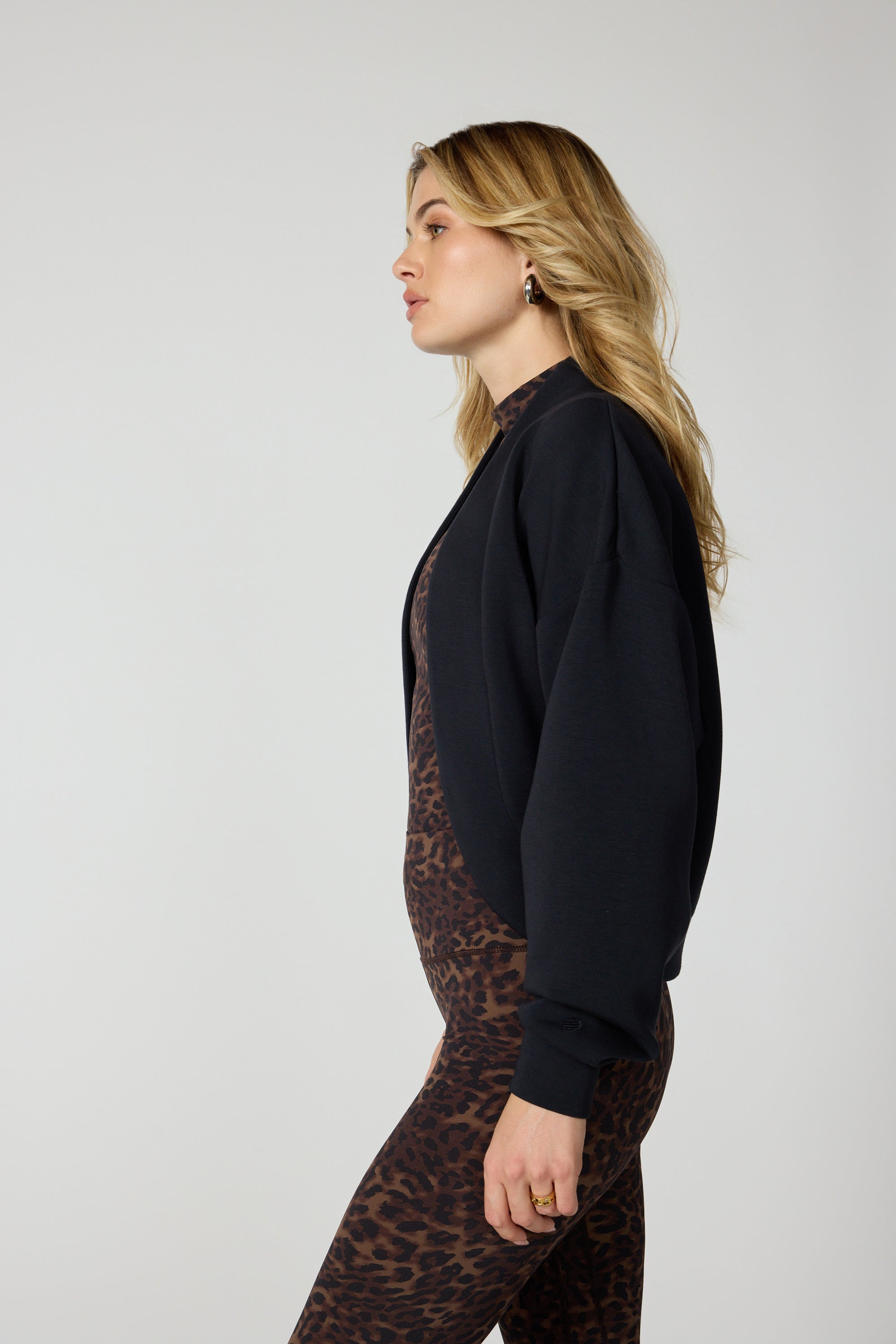 Dreamweave Shrug - Black