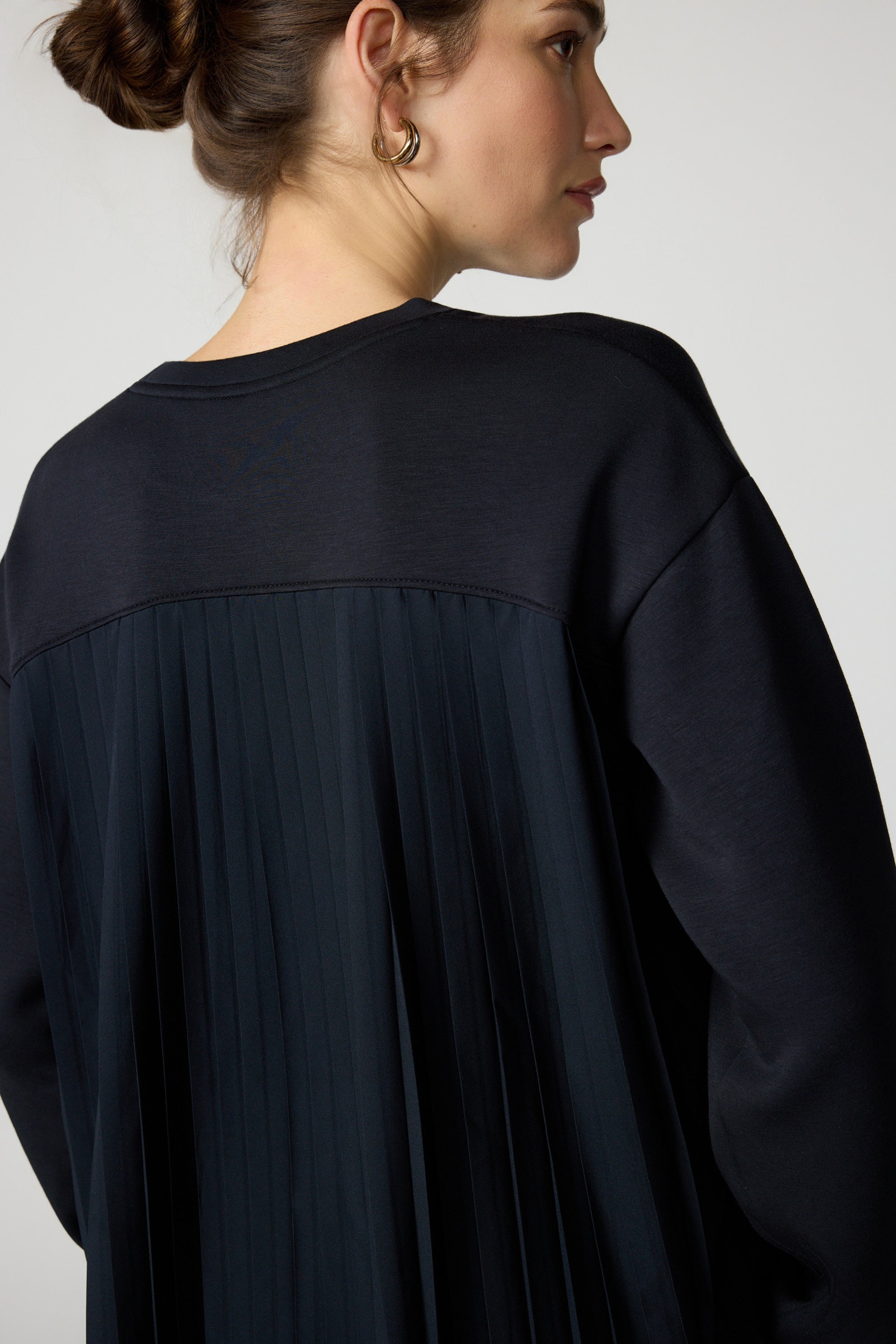 Dreamweave Crew with Pleated Back - Black