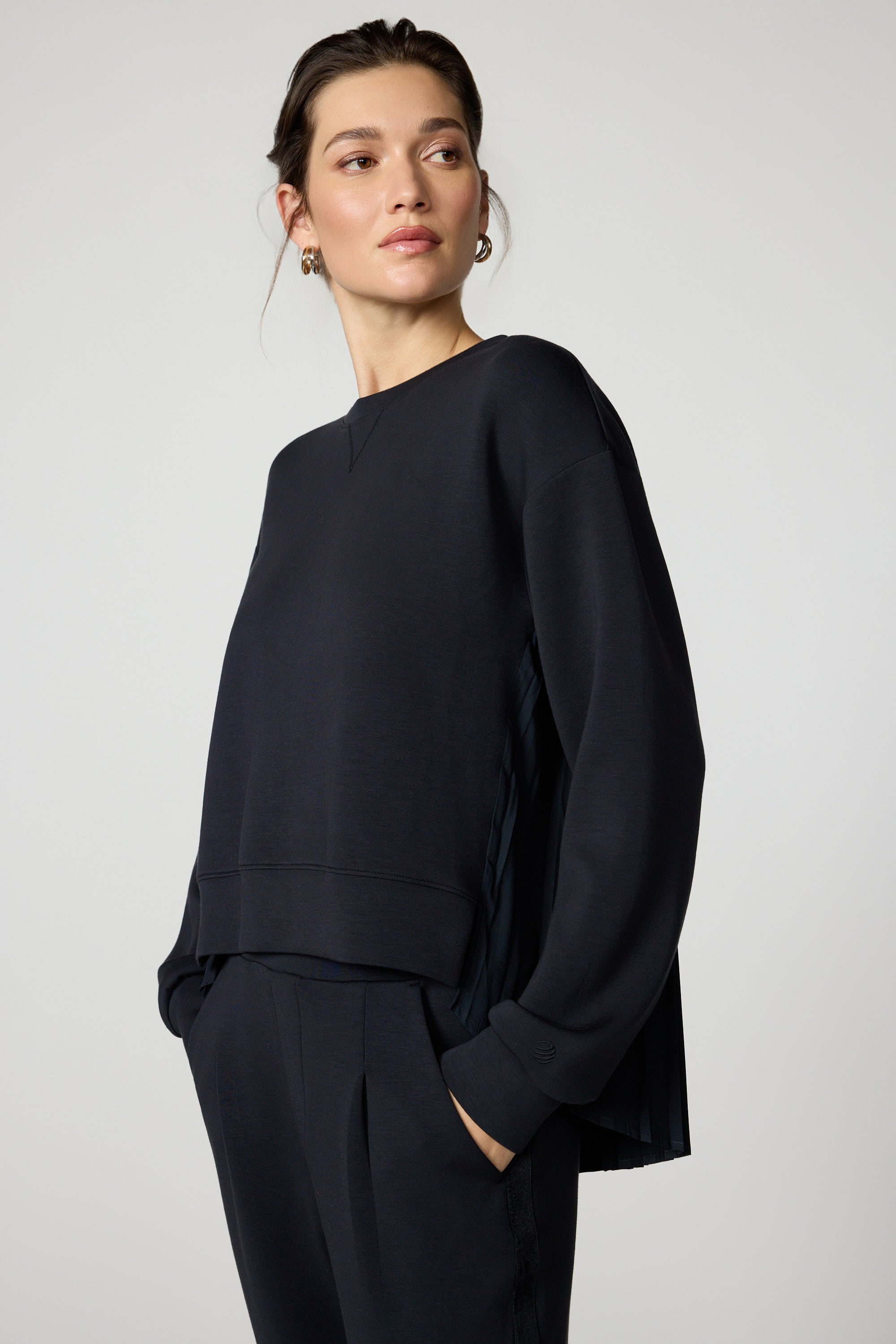 Dreamweave Crew with Pleated Back - Black