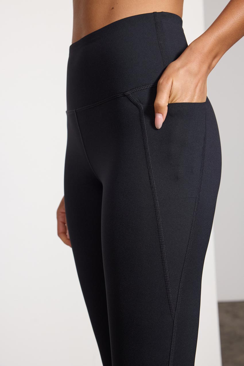 Sports Leggings With Deep Side Pockets in Black