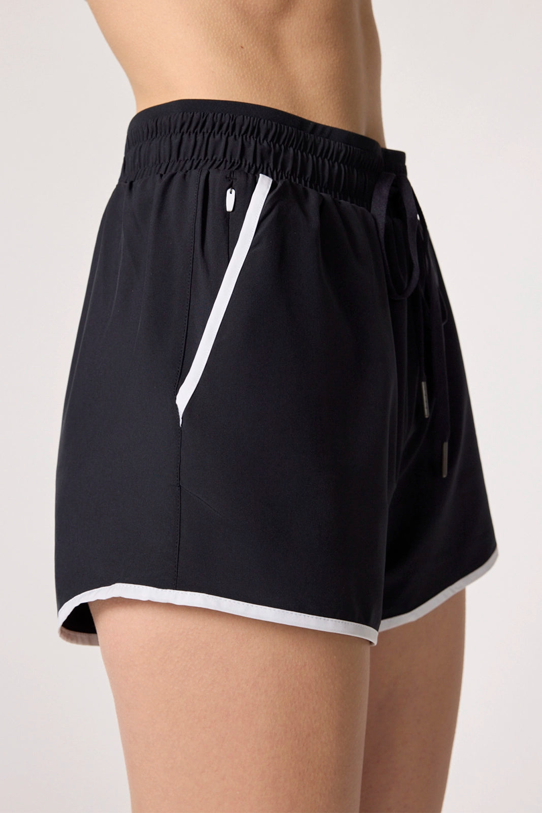 Stride Retro Short - Black