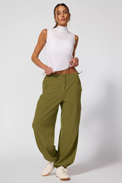 【COLOR iN ID】Strap coated cargo pants Inspire Cargo Pant - Deep Avocado | MPG Sport