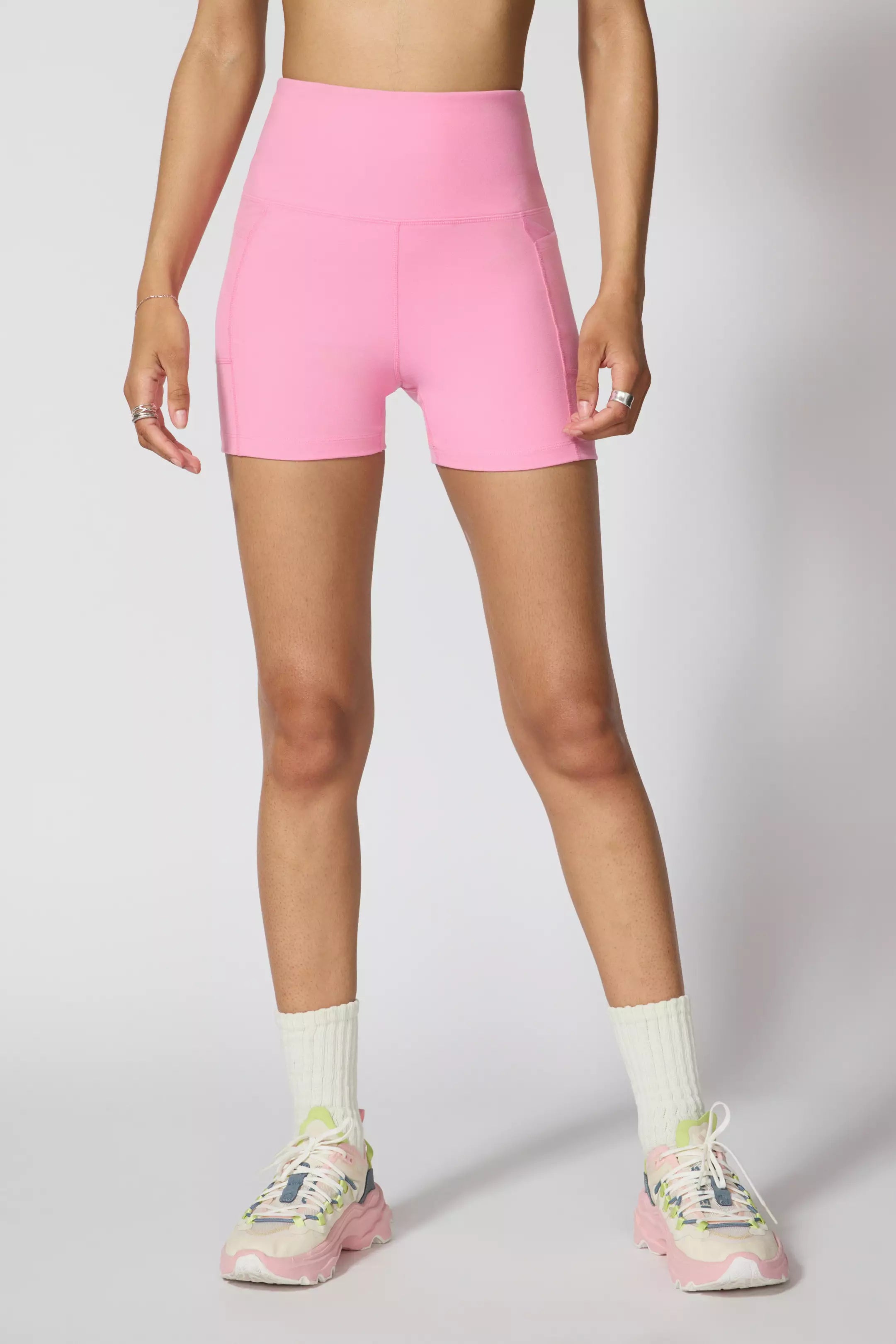 Velocity High-Waisted Side Pocket Short 4" Peached