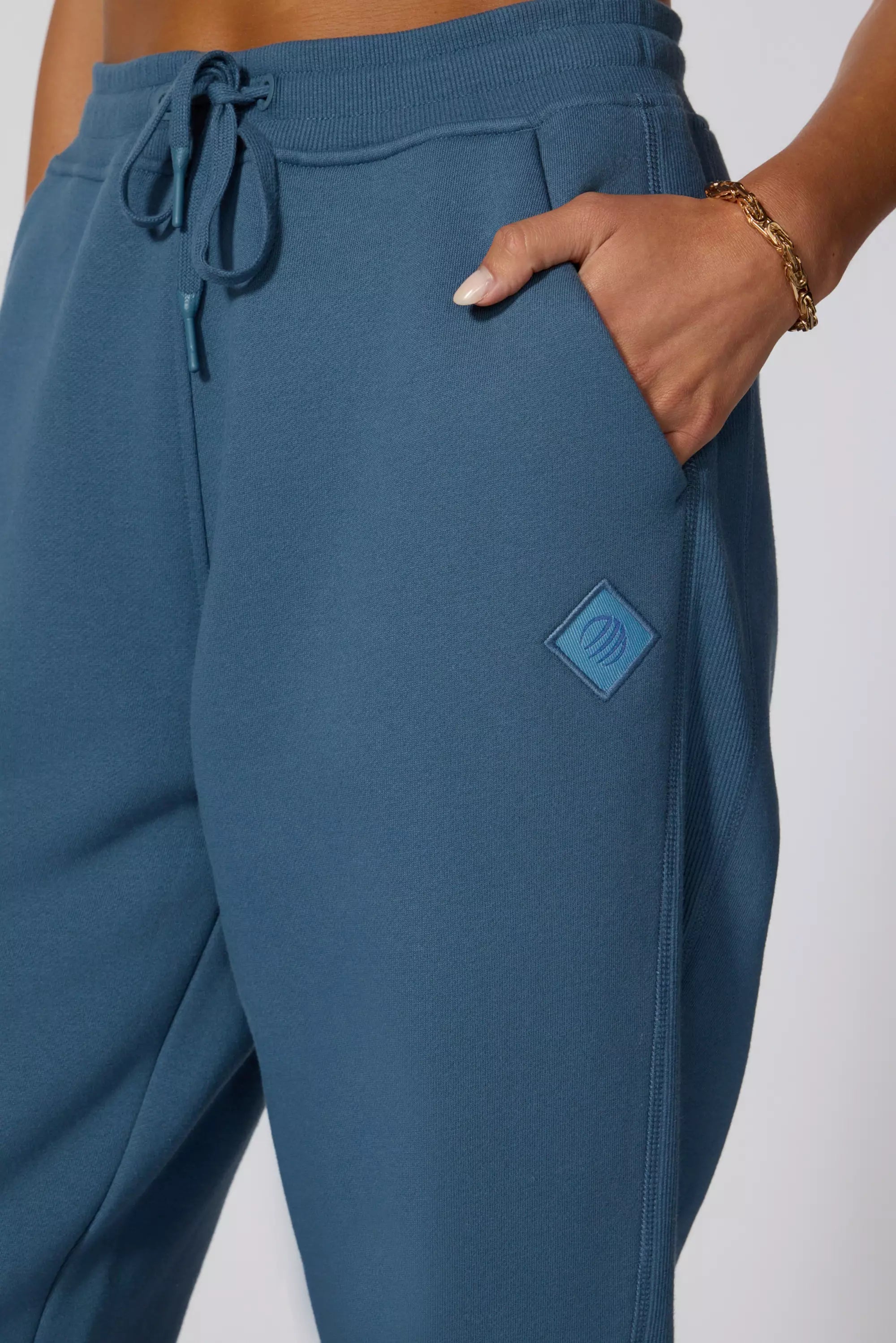 Jogger relajado de luxefleece - azul de gasolina