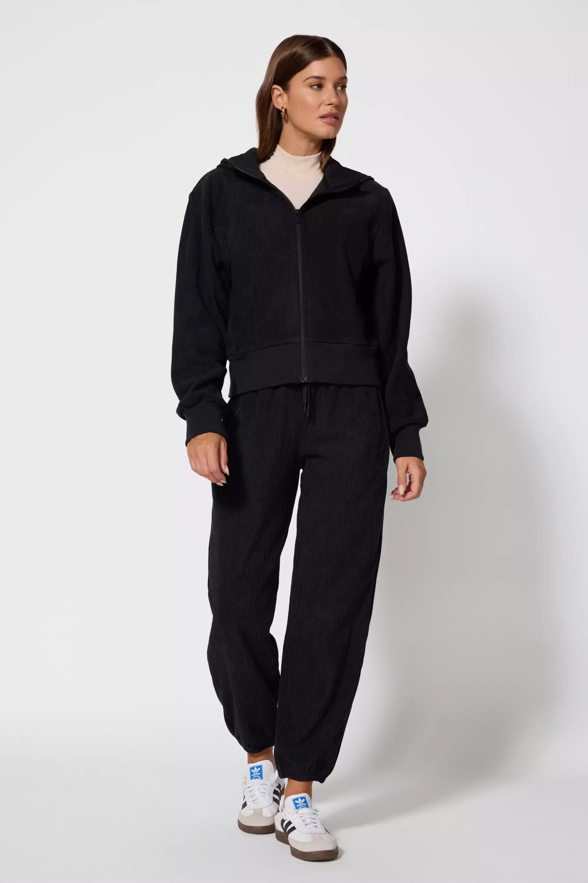 Aura Jogger - Negro