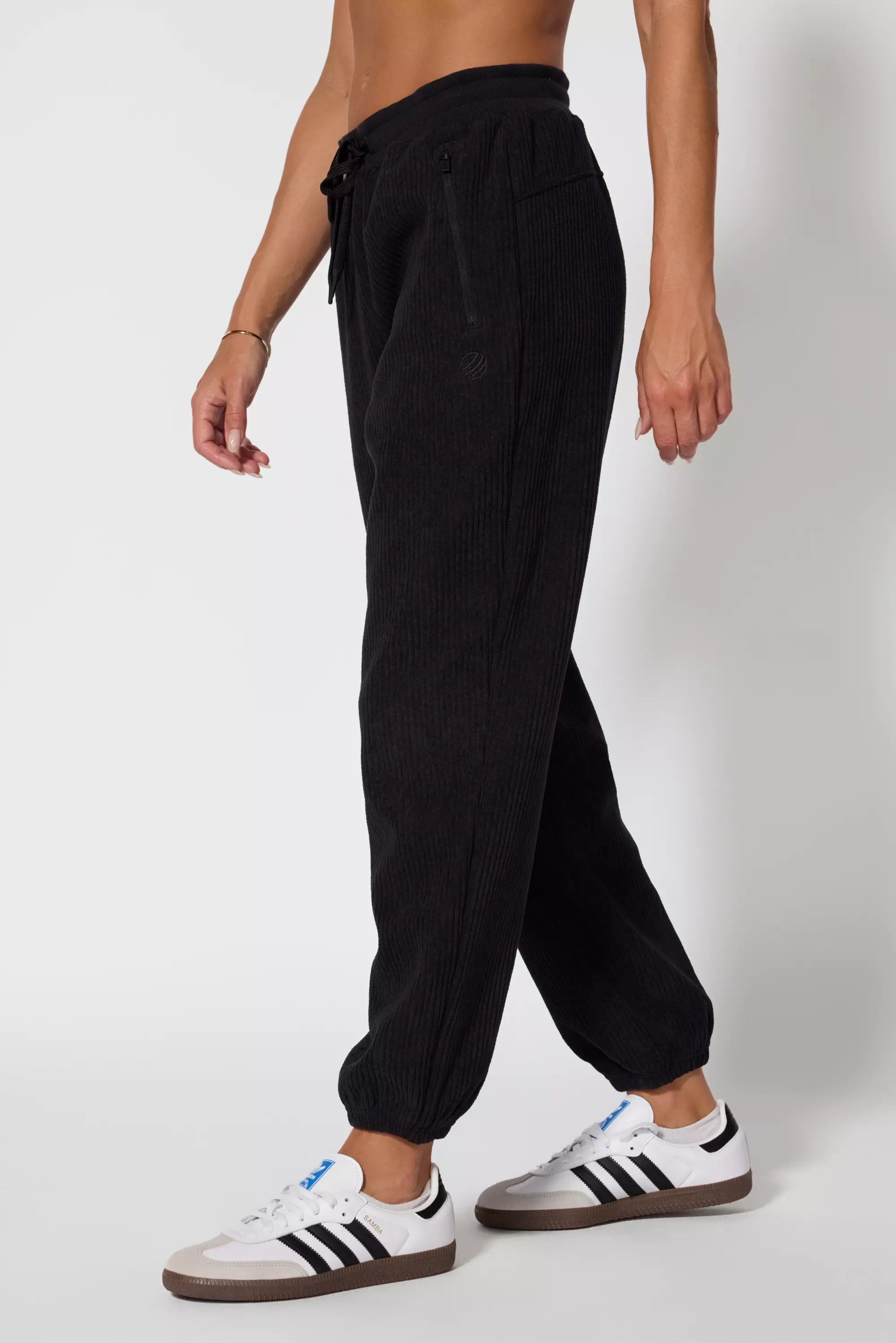 Aura Jogger - Negro