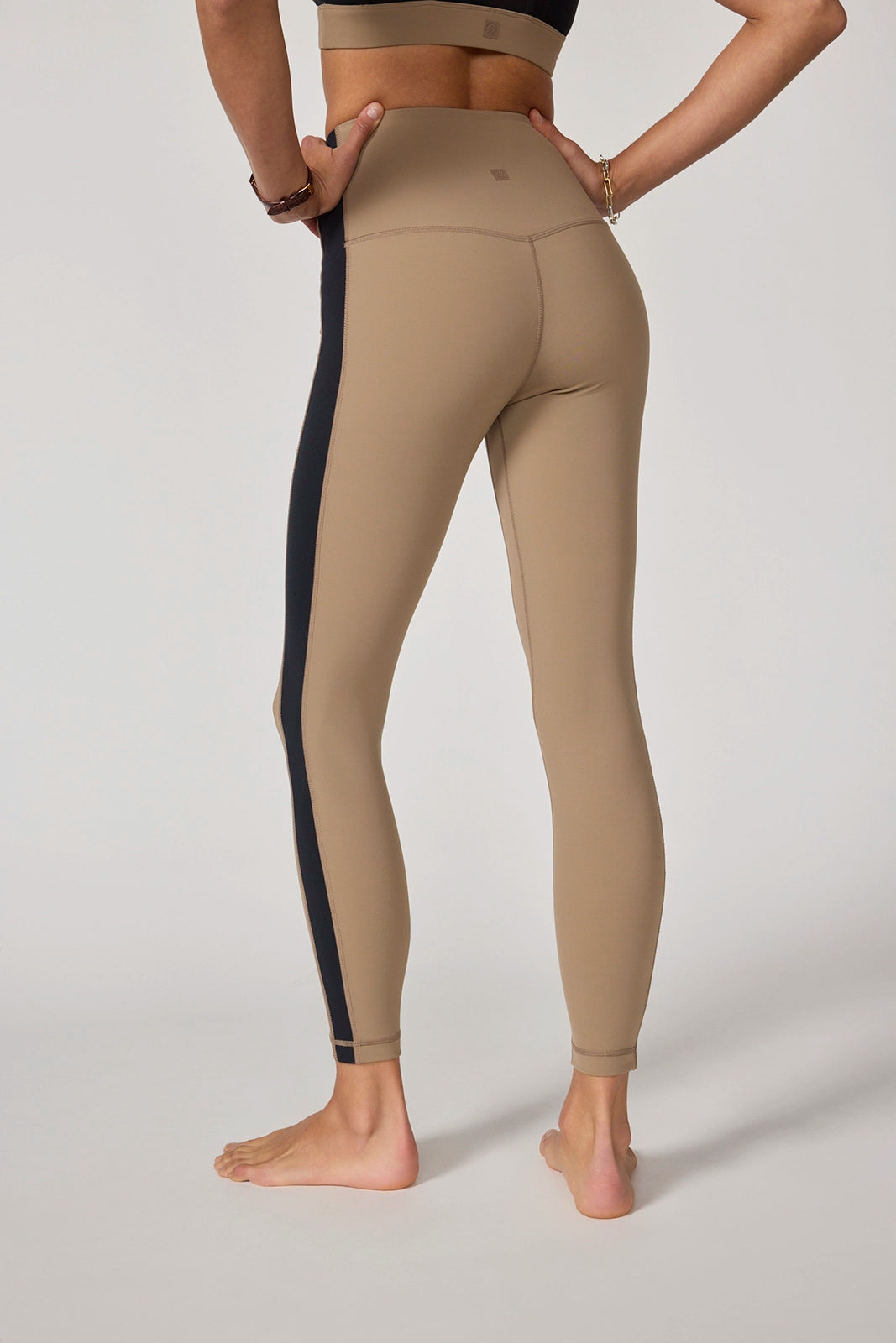 Sculpt Color Blocked Legging - Caribou/Black