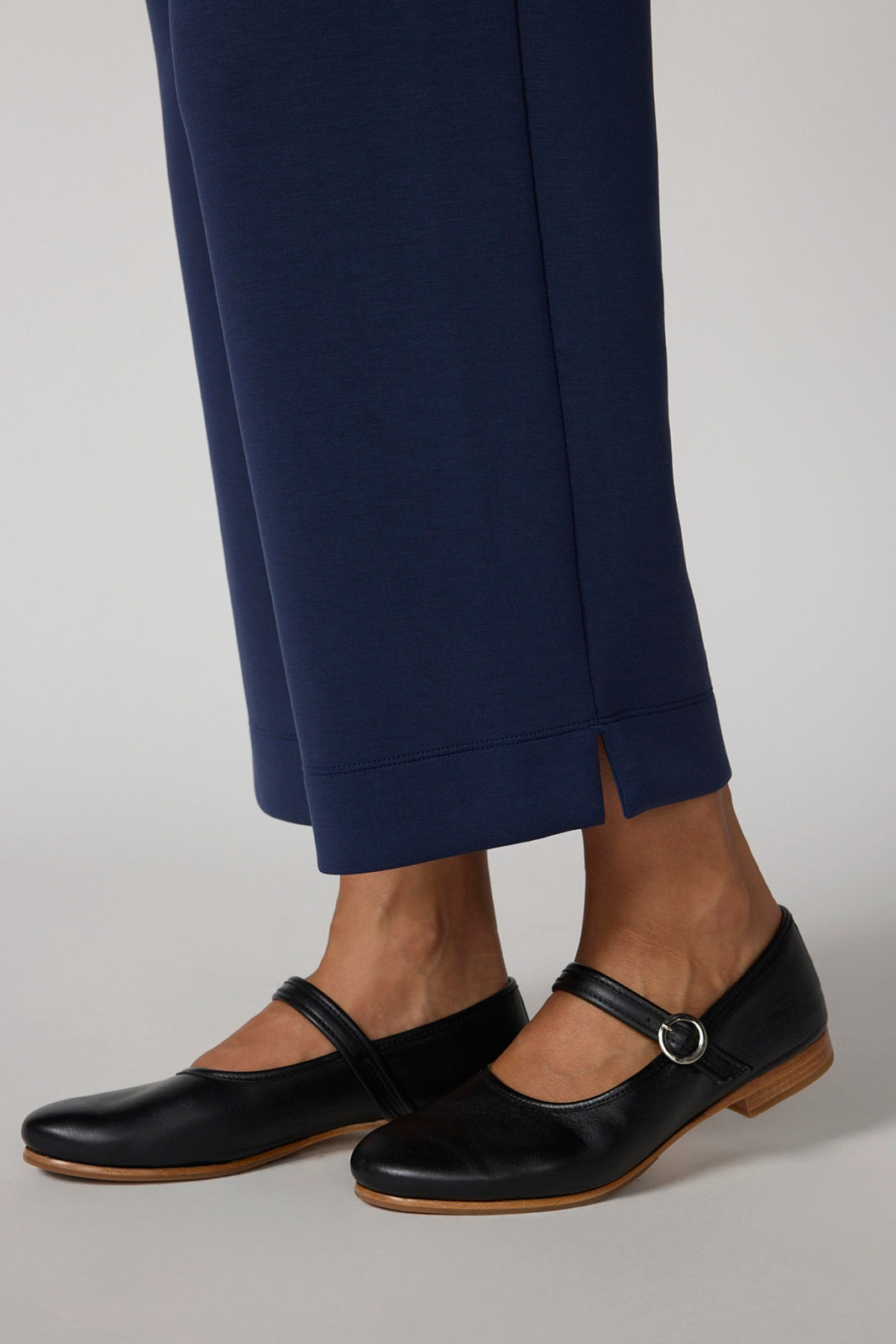 Dreamweave™ Cropped Pant 25" - Navy Blazer