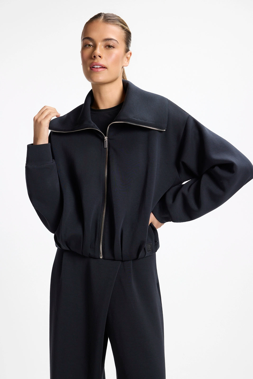 Dreamweave™ Pleated Jacket - Black
