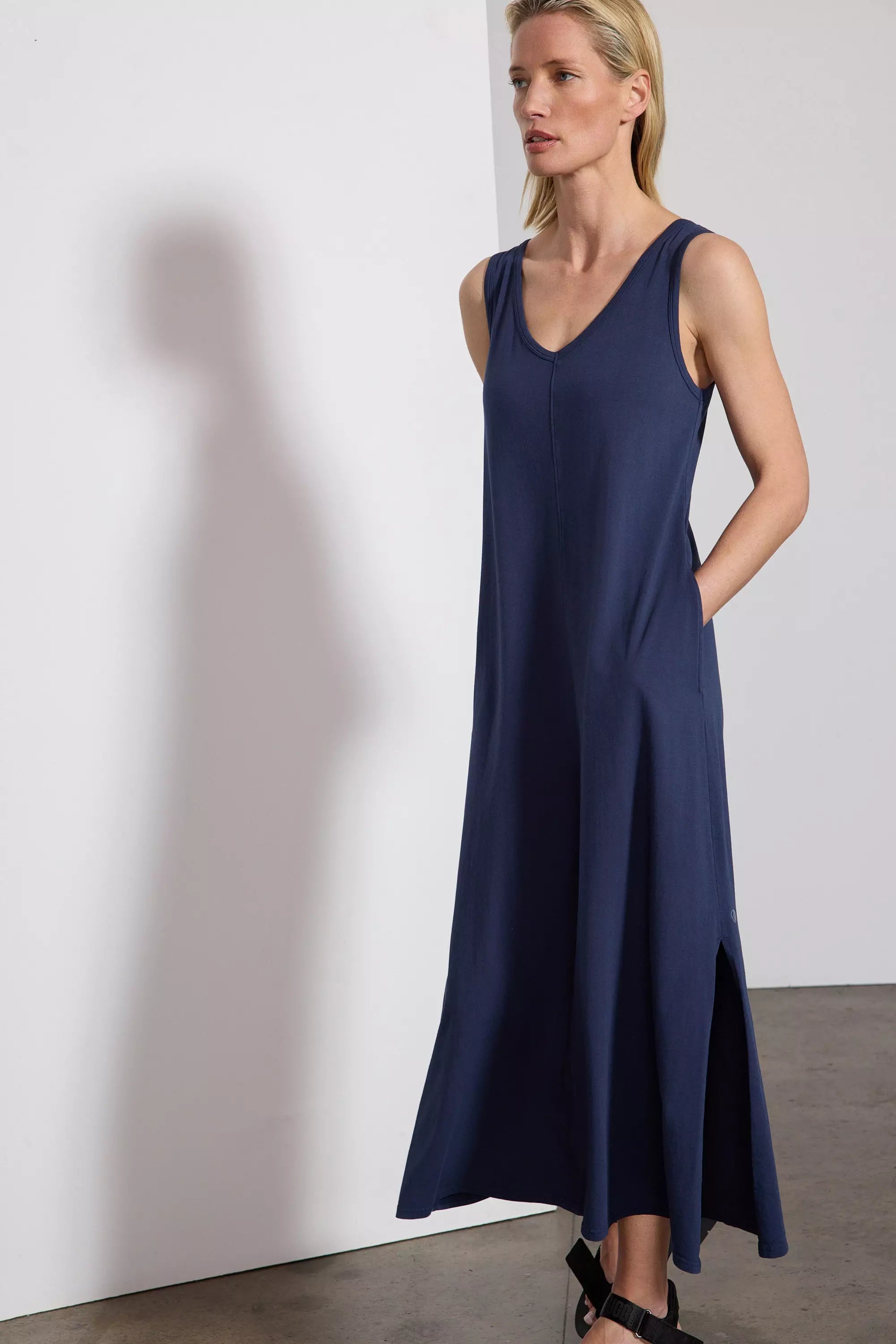 Calm V-Neck Dress - Deep Navy