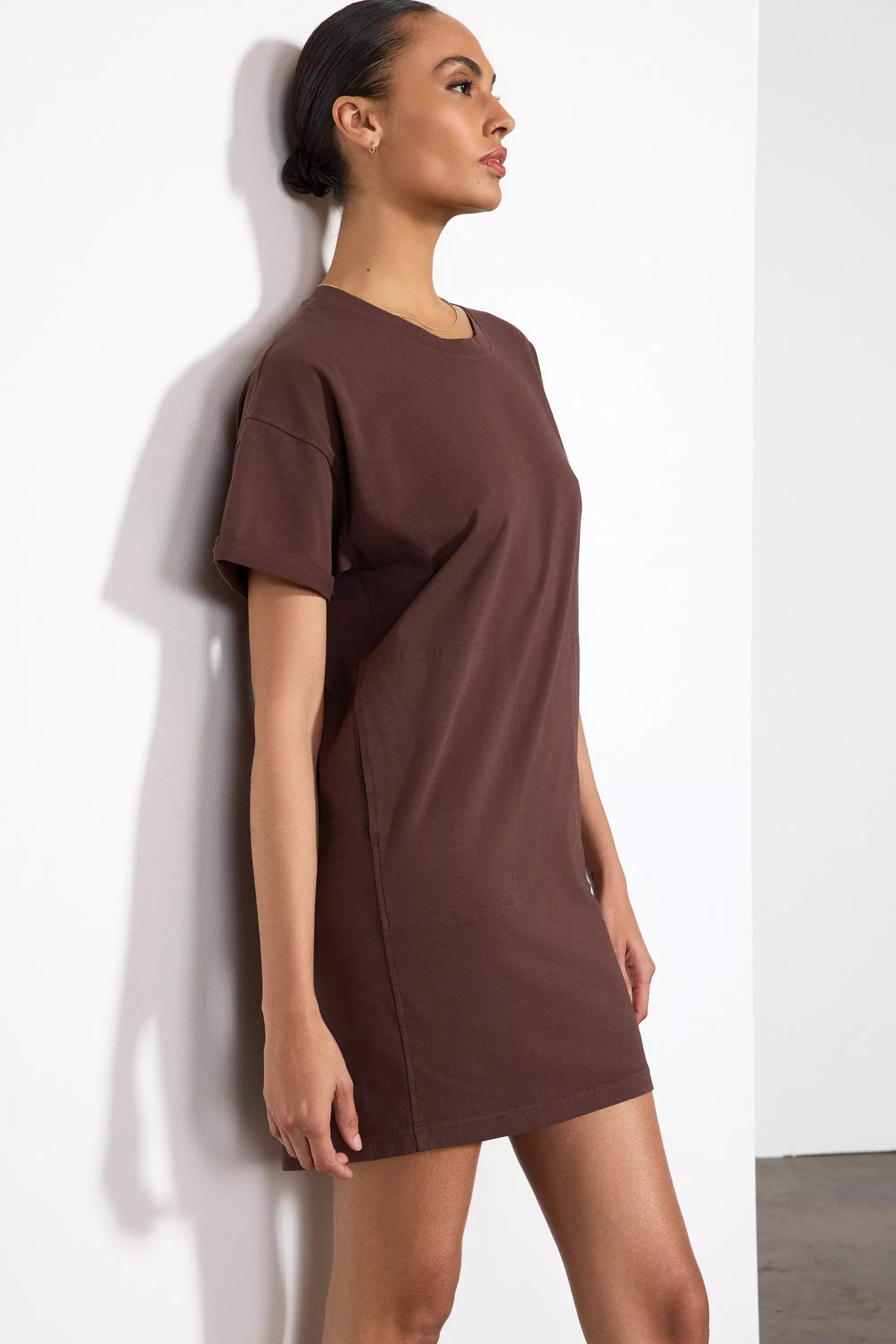 Robe de t-shirt calme - brun chocolat