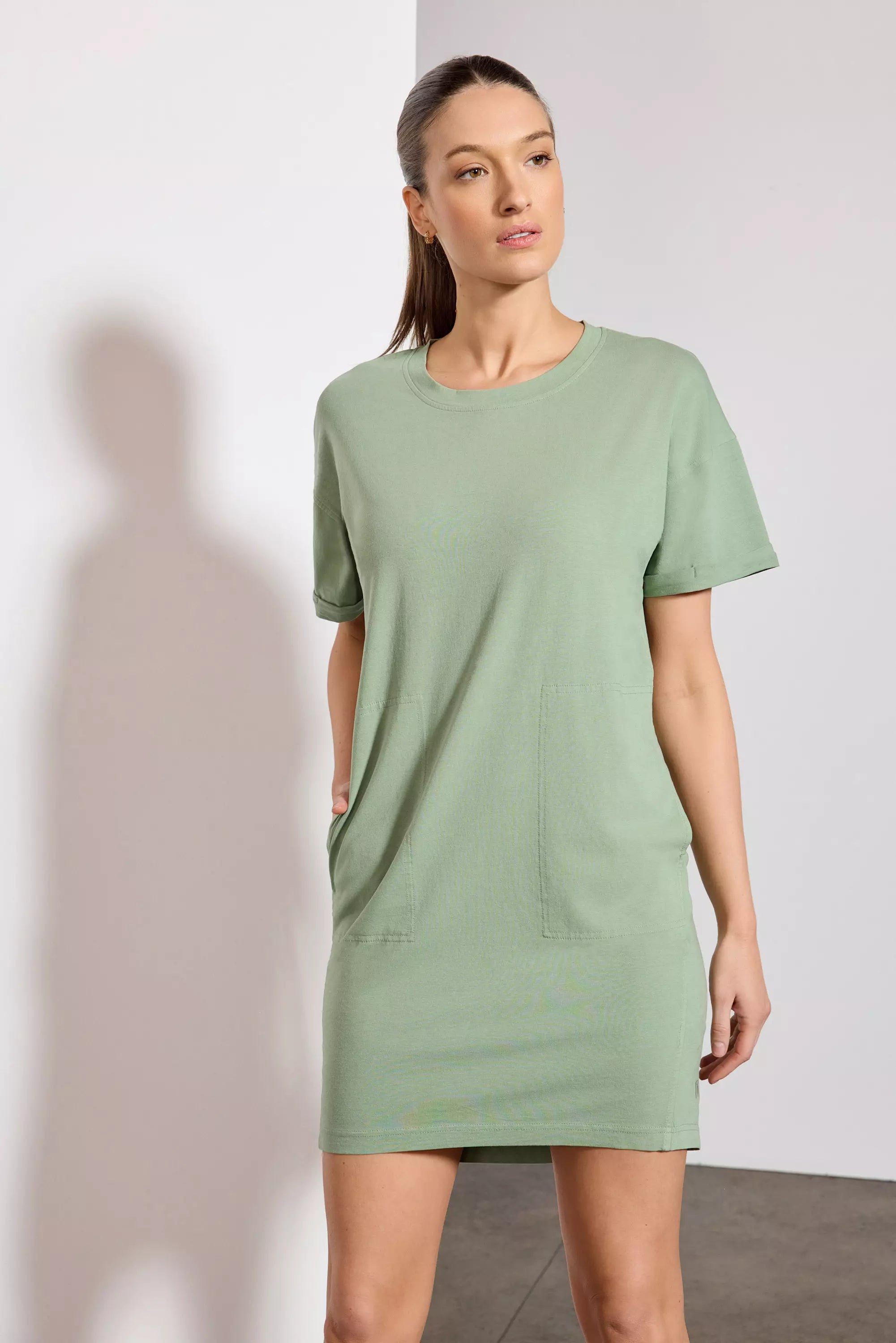 Robe de t-shirt calme - Green de haie