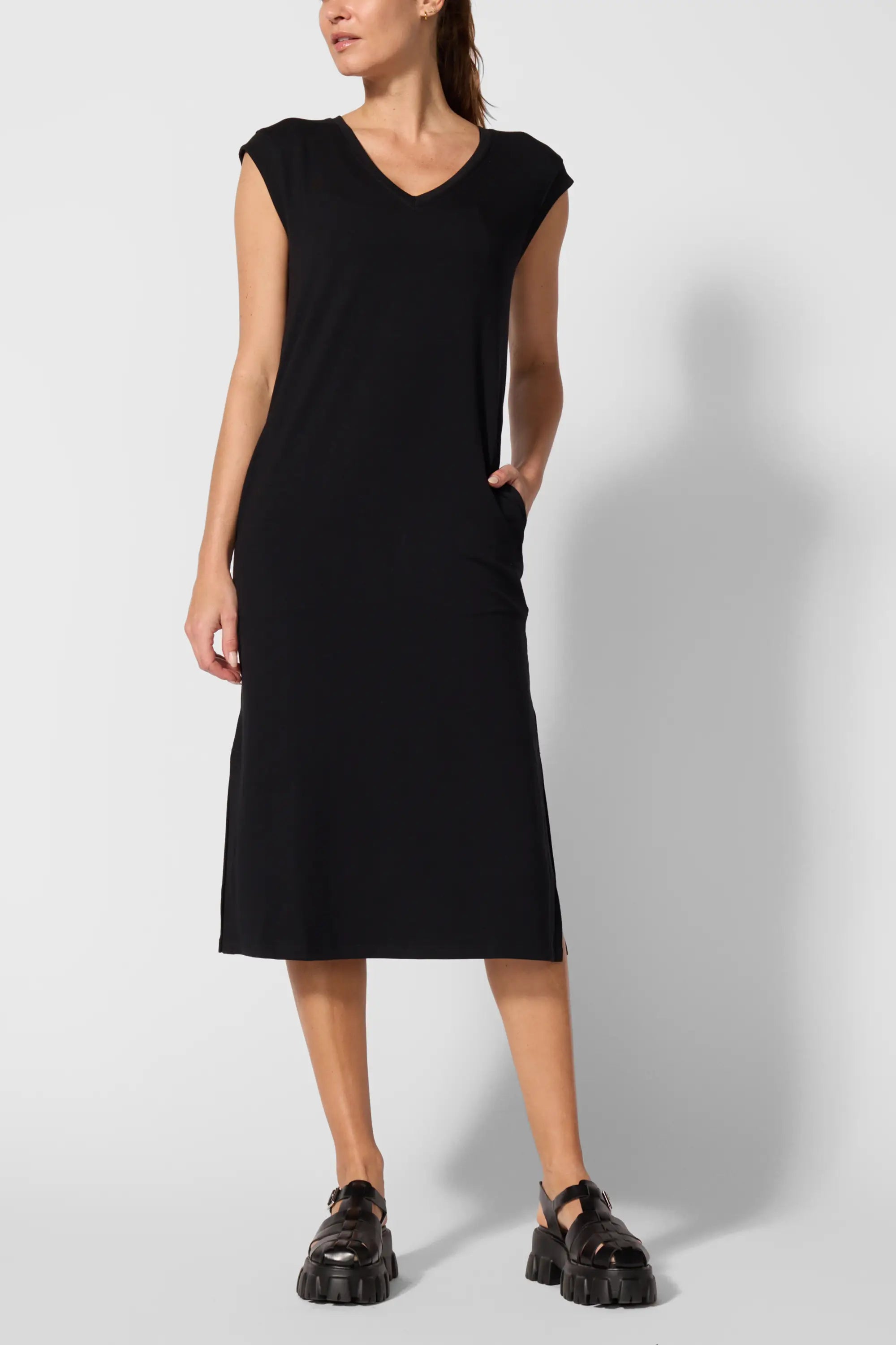 Robe maxi sans manches à la toison confortable - noir