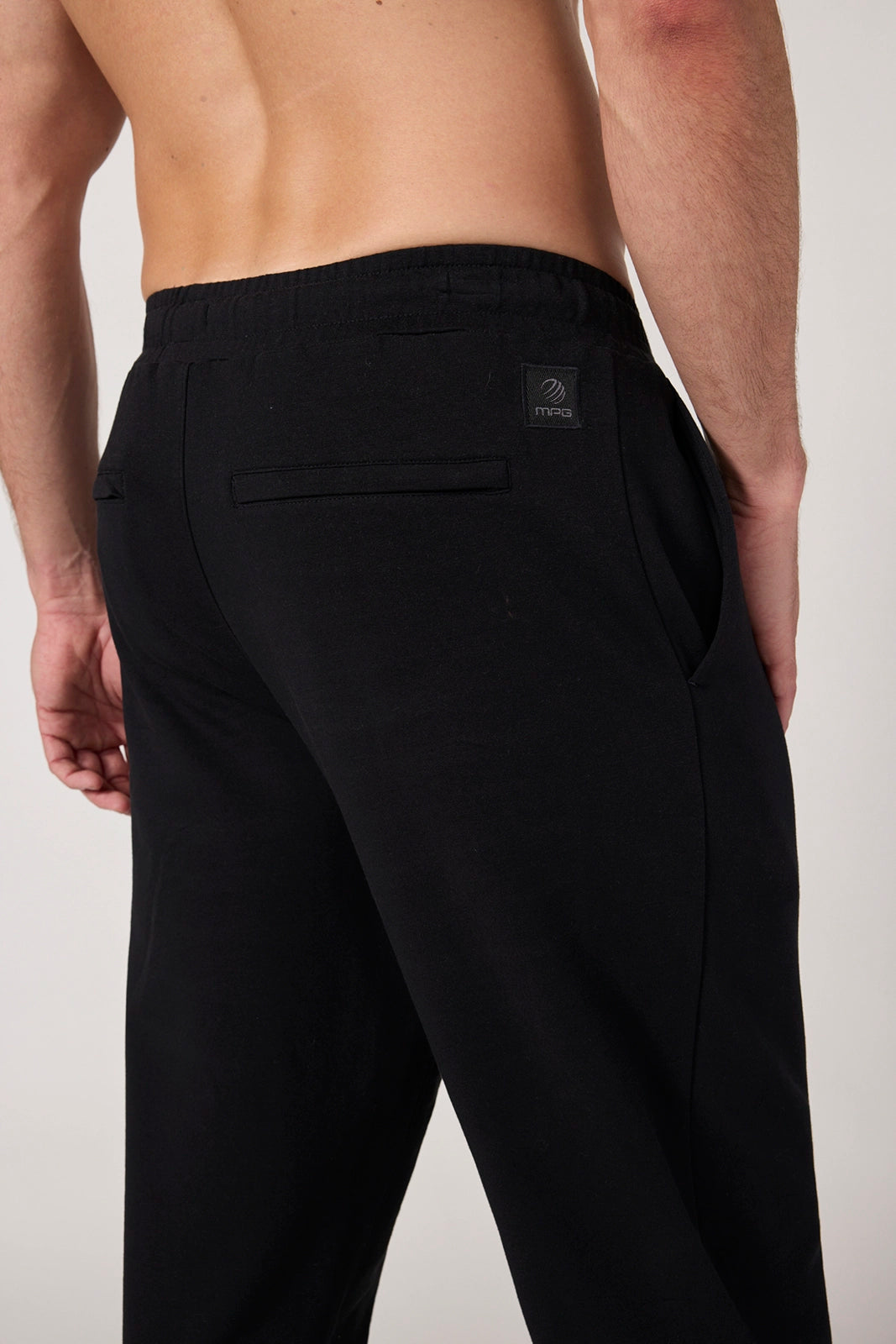 The Weekend Jogger - Black