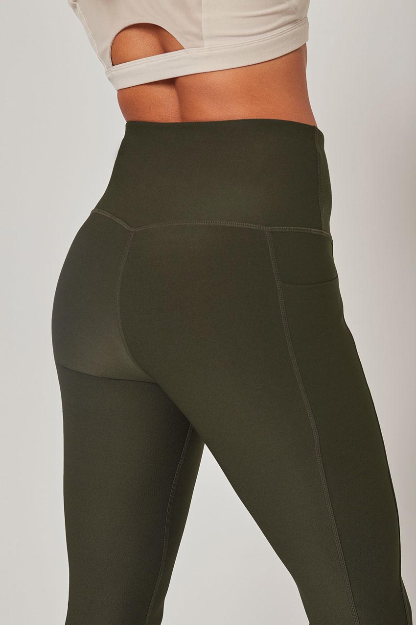 Explore Recycled Polyester High-Waisted Front Slit Legging 27 – MPG Sport  Canada
