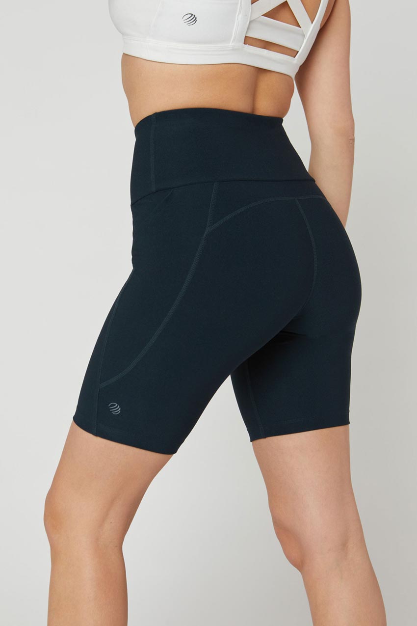 Explore Recycled High-Waisted 8" Bike Short