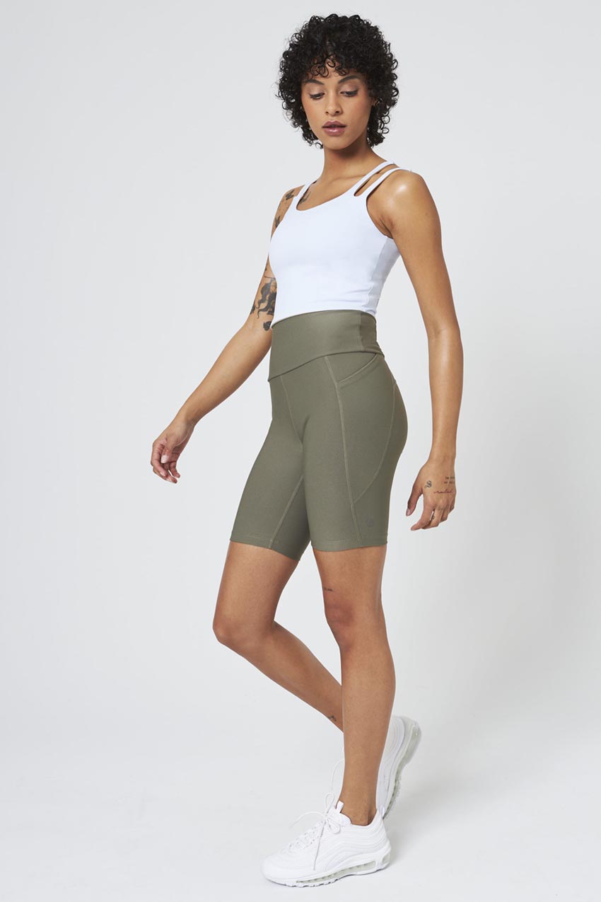 Explore Recycled High-Waisted Bike Short 8"