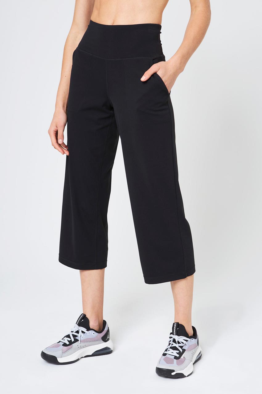 Vital Recycled Nylon High-Waisted 24 Cropped Pant Peached