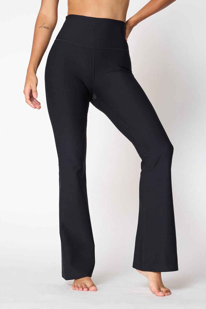 Hybrid & Company Women's Slim Boot Cut Stretch Pants