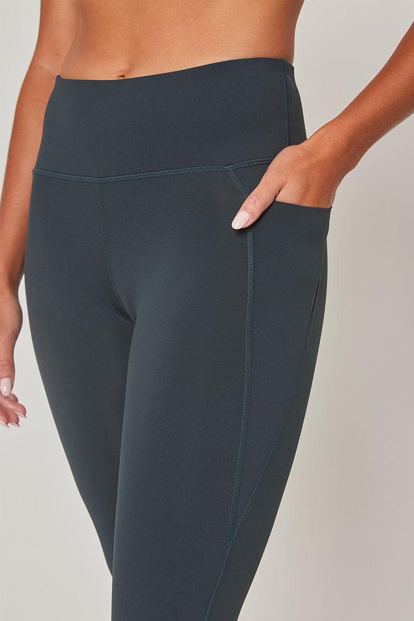 Buy Mid-Rise Leggings with Contrast Tipping Online at Best Prices in India  - JioMart.
