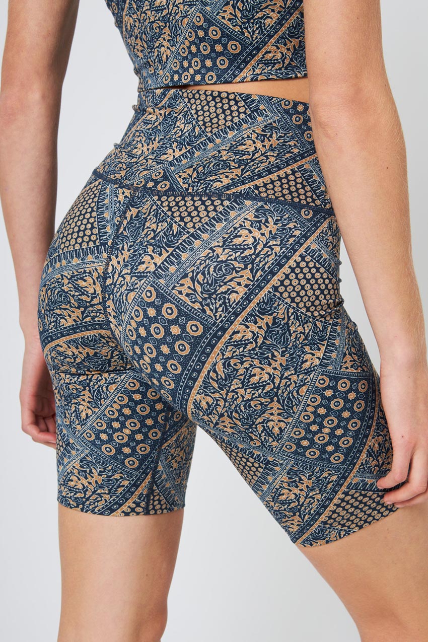 Explore Recycled Polyester High-Waisted Printed Short 8" Peached