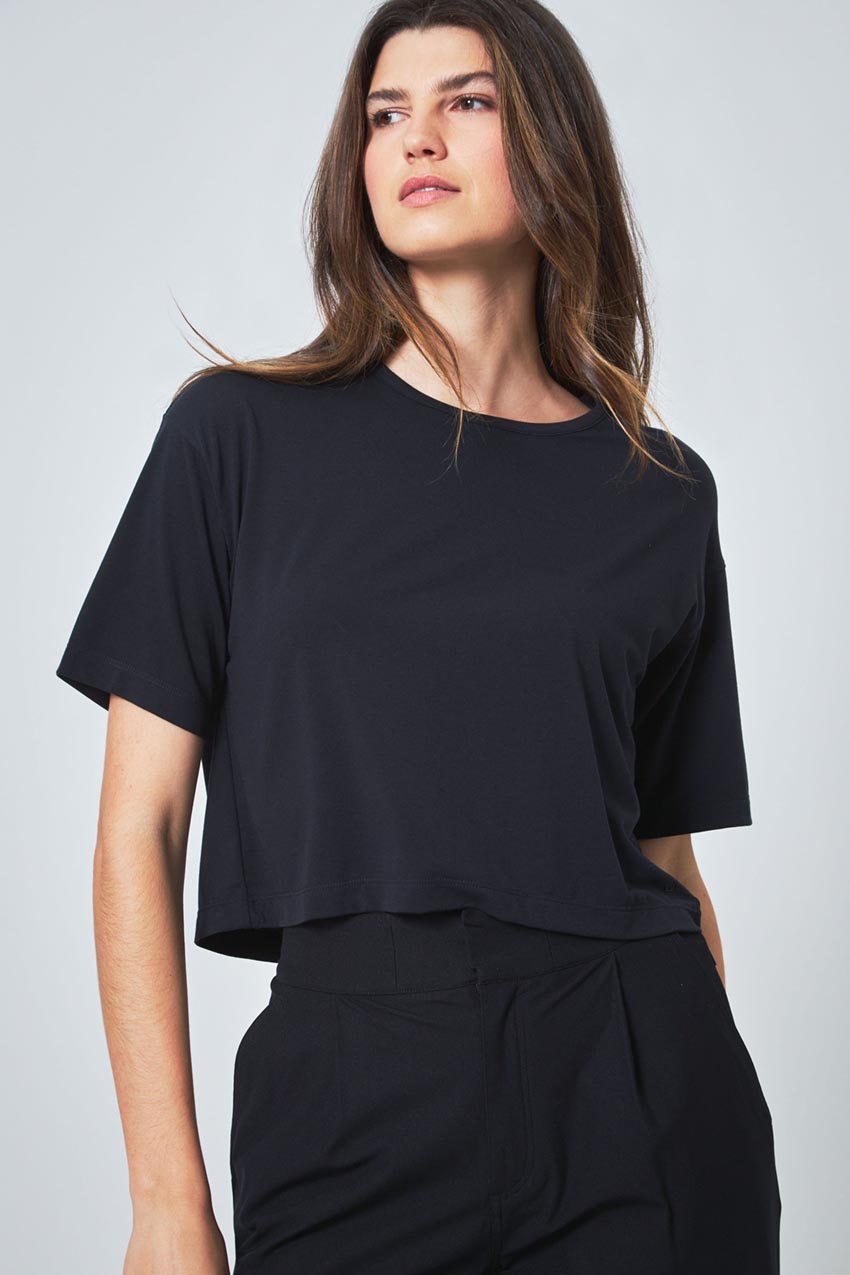 Modern Ambition Expression Relaxed Fit Cropped Short Sleeve T-Shirt in Black