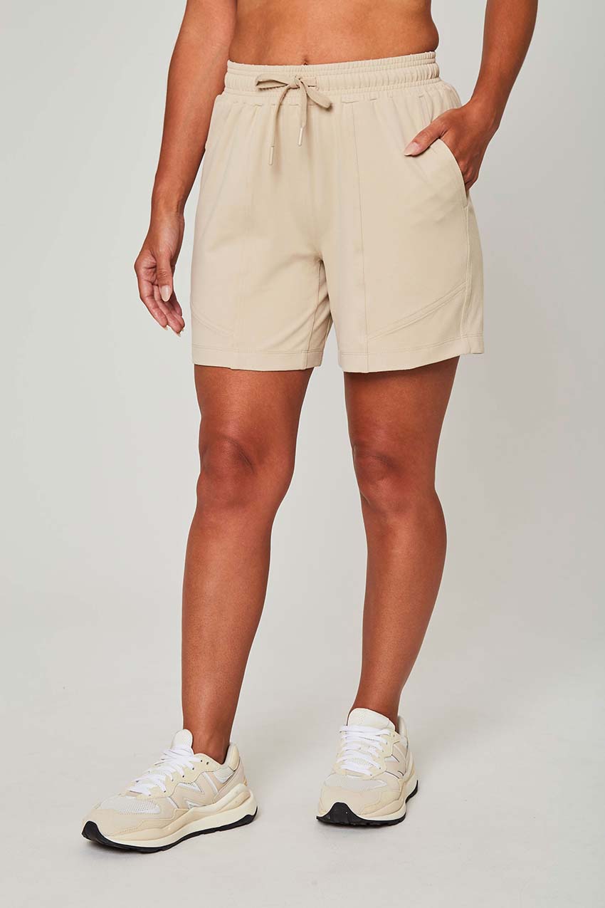 Mondetta Women’s Active Short  in Sand
