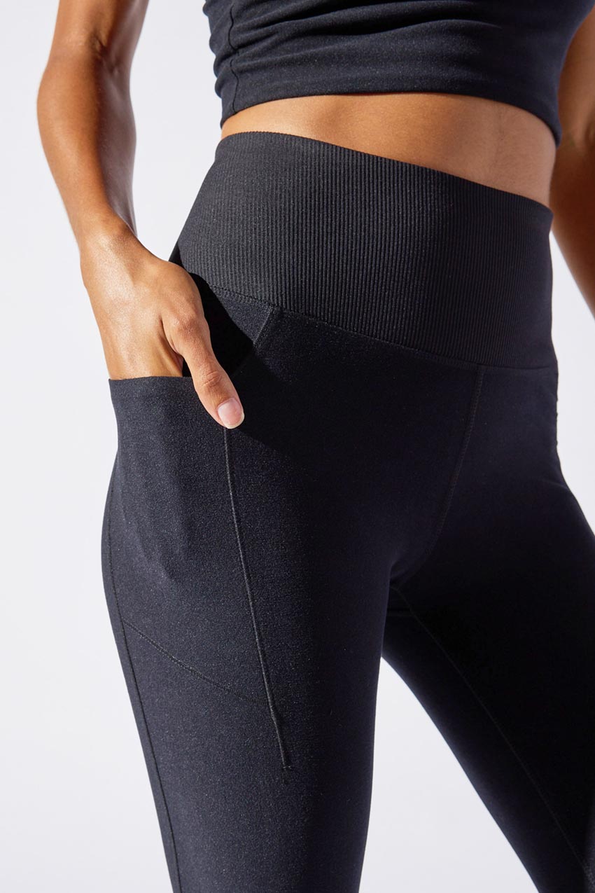 Fabletics Ultra High-Waisted Seamless Rib 7/8 Legging Size M Color