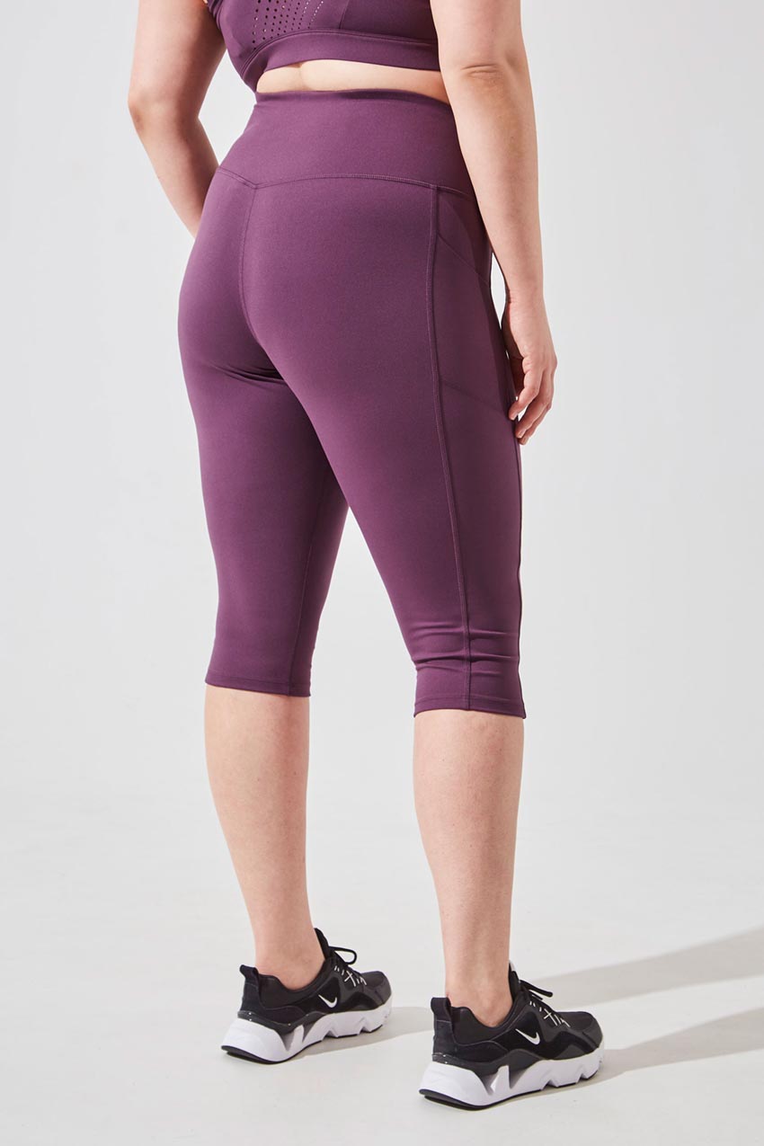 Purple Plum Capri Stretchy Yoga Pants - Women's Small